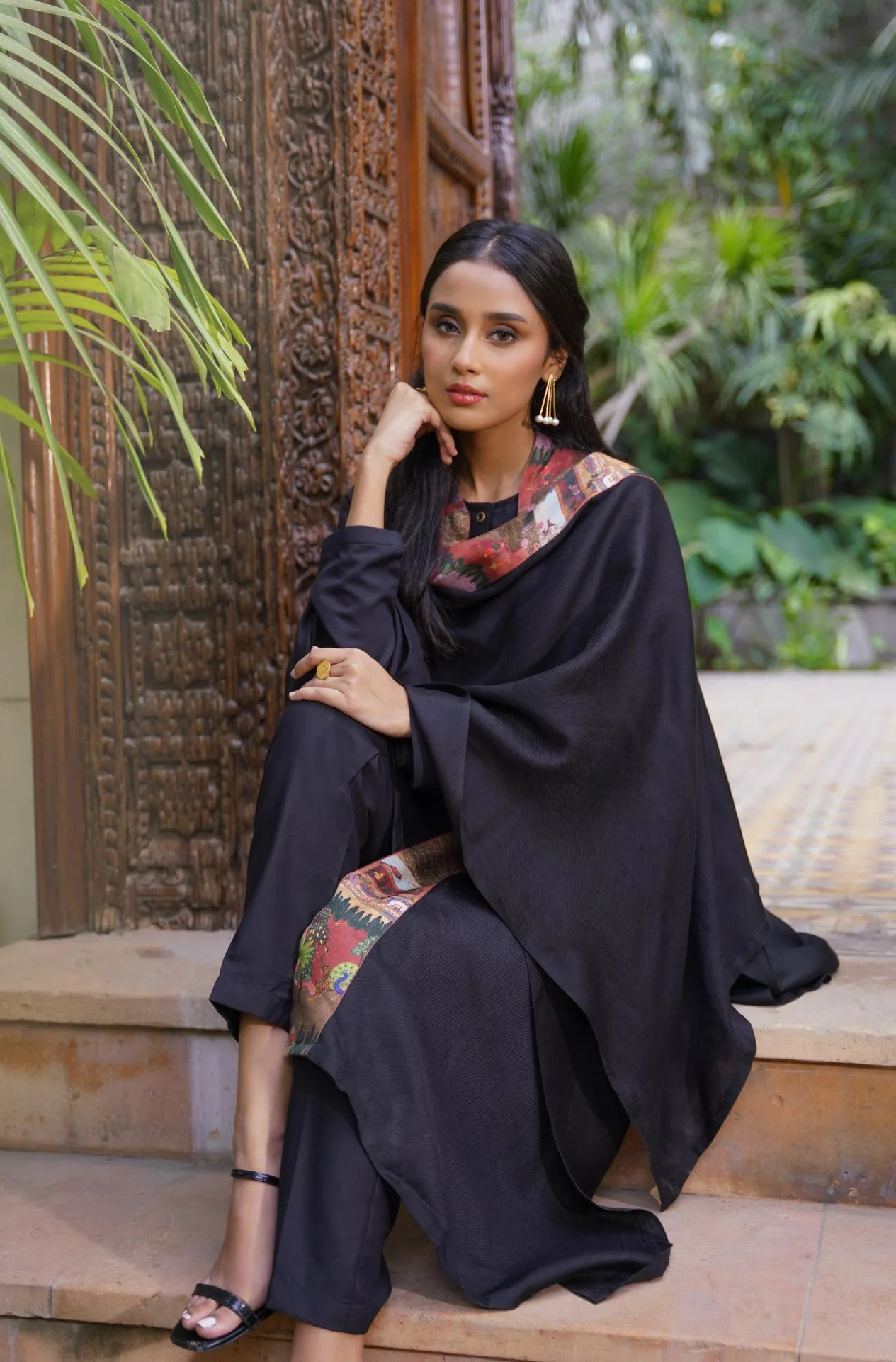 Bagh-e-Mughal Cape - Black & Rust