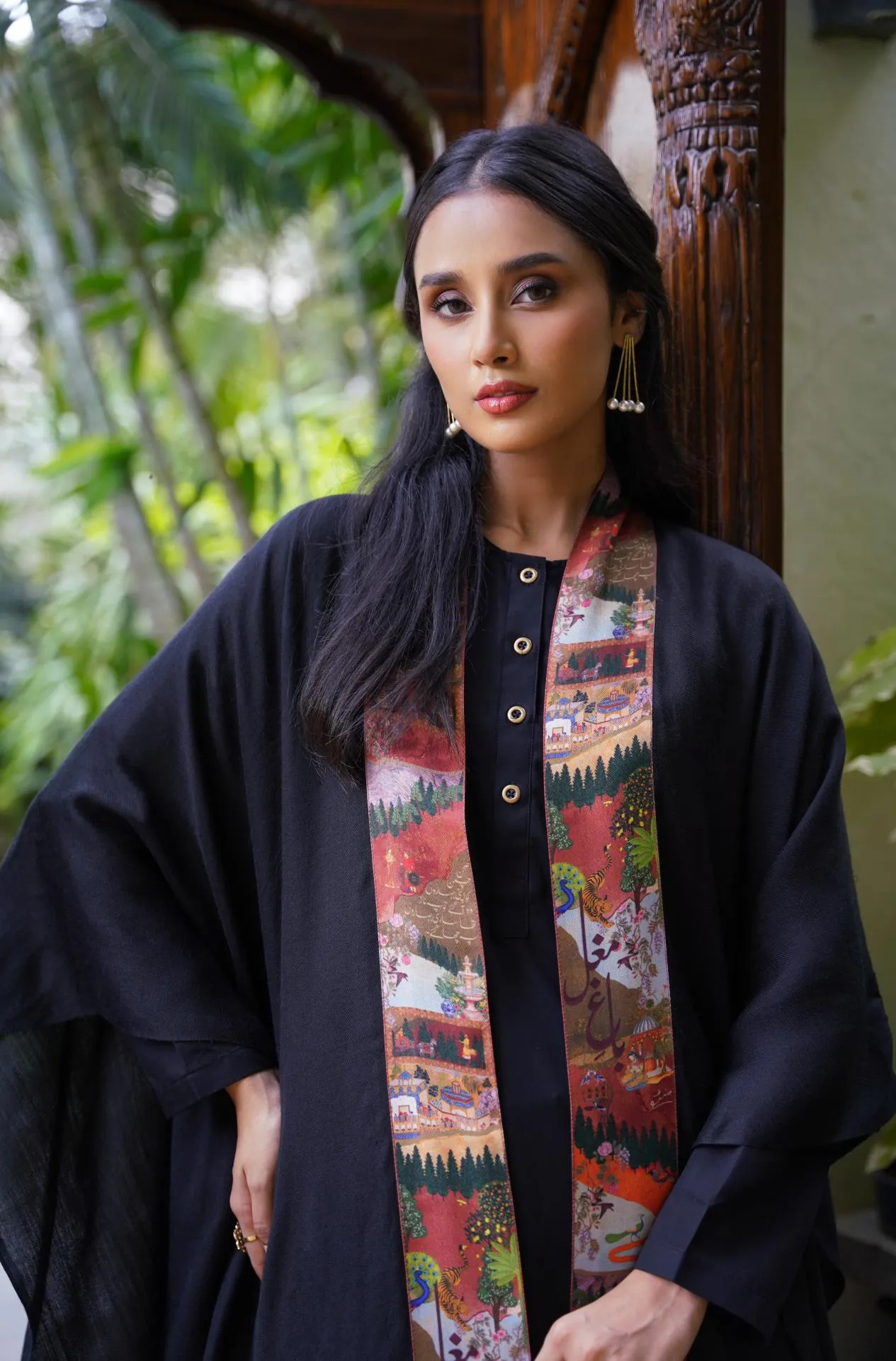 Bagh-e-Mughal Cape - Black & Rust