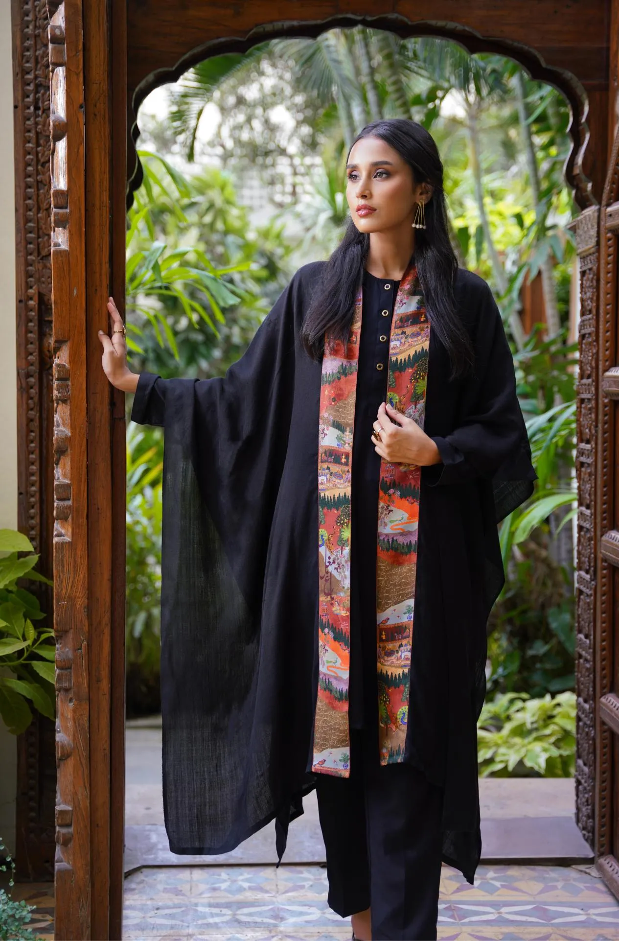 Bagh-e-Mughal Cape - Black & Rust