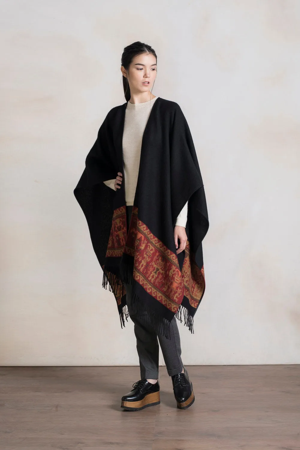 Chancay - 27 Cape Baby Alpaca Color Black