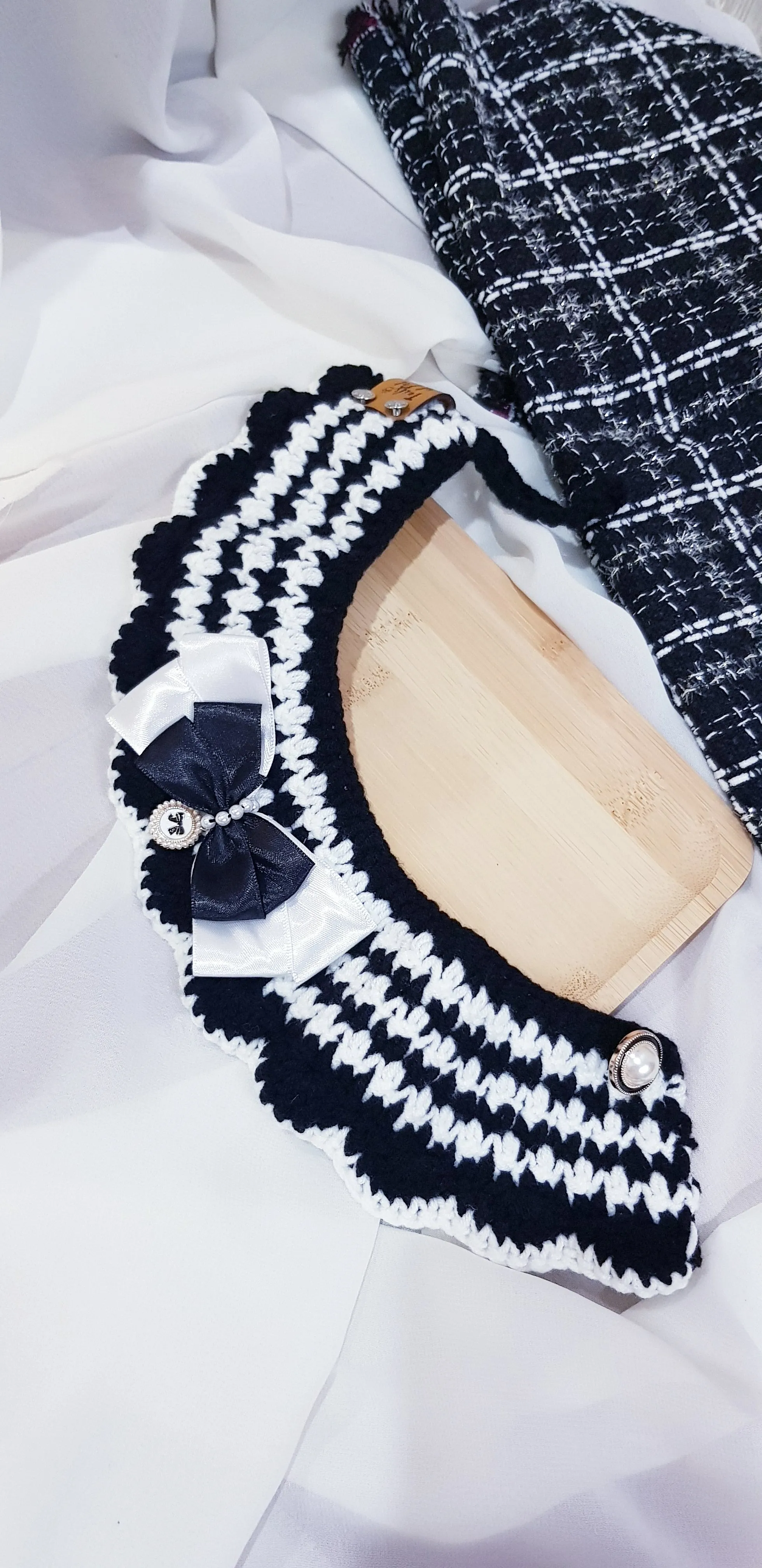 Crochet Cape: Houndstooth with charm (29 to 35cm)