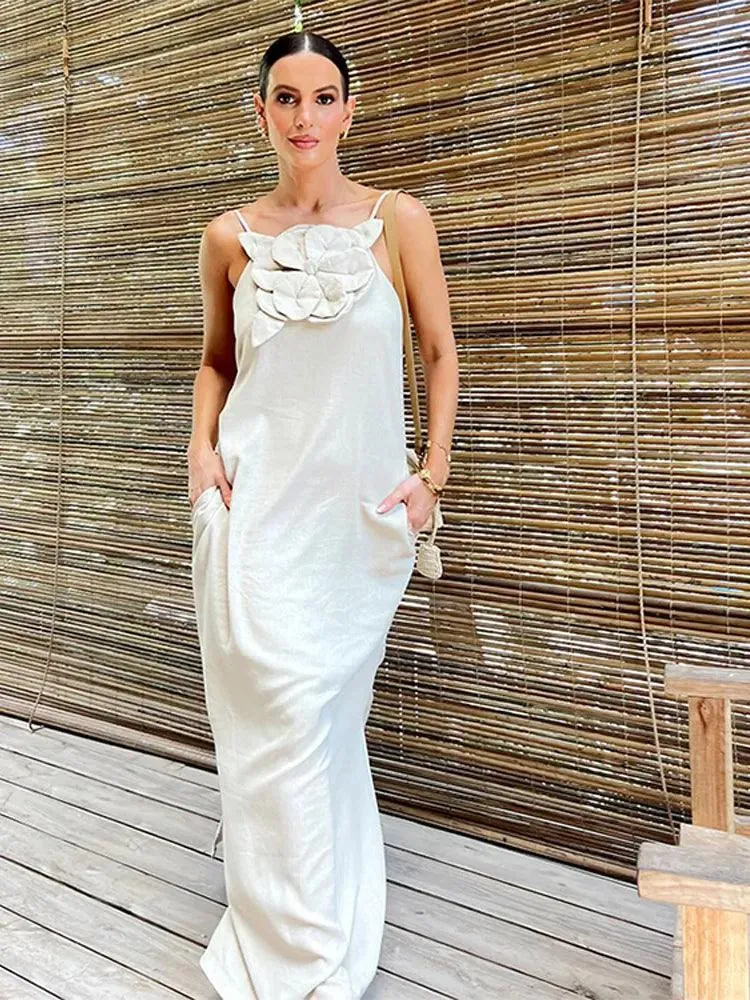 Elegant 3D Flower Maxi Dress: Sophisticated Style with Floral Details