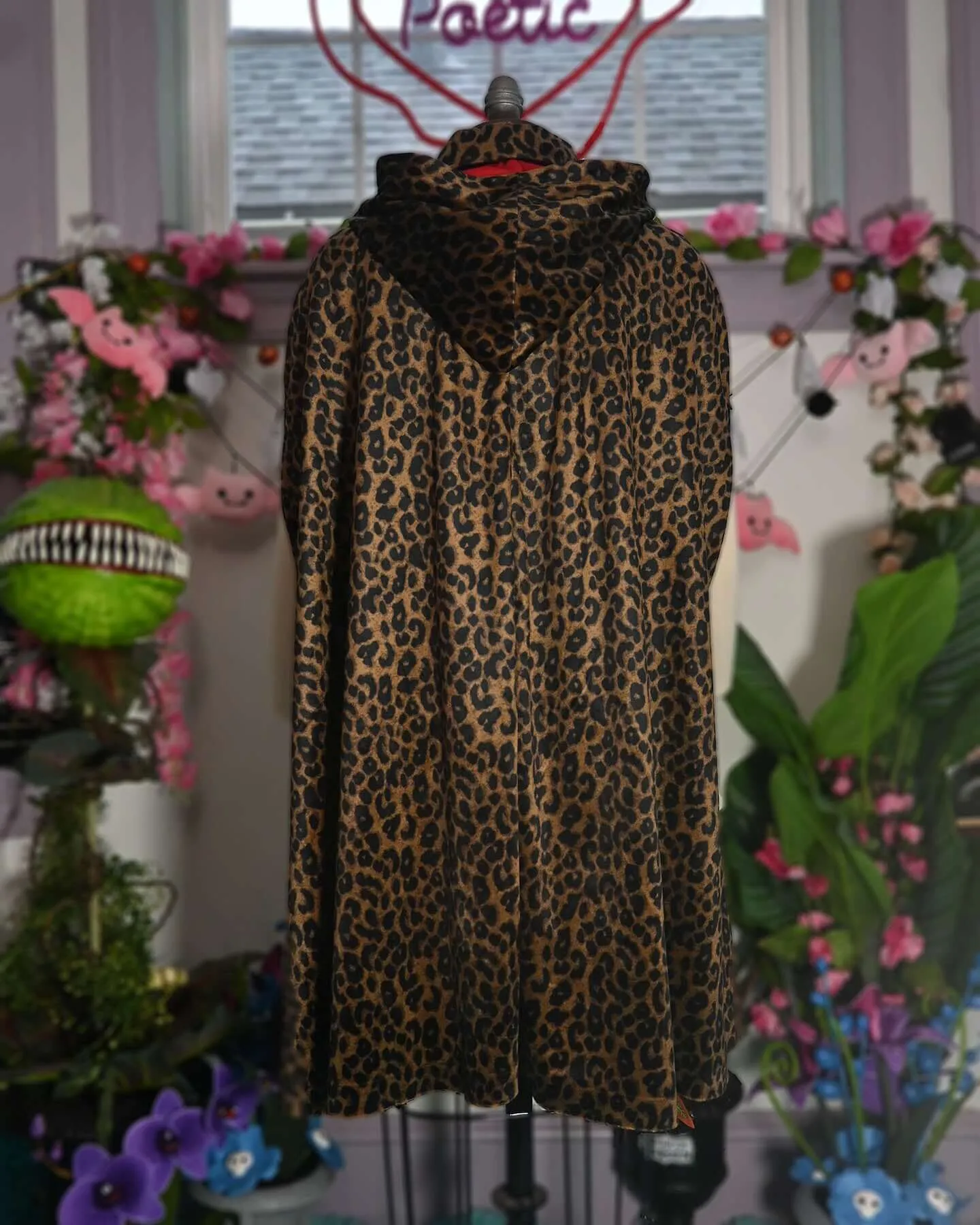 FLORENCE HOODED CAPE IN LEOPARD VELVET