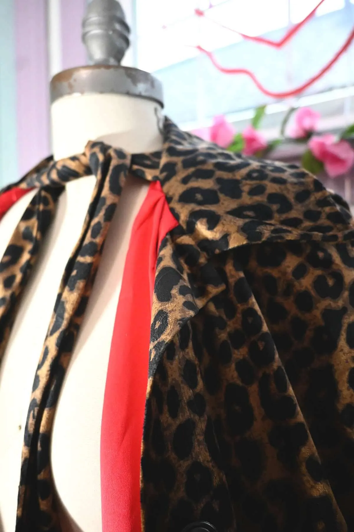 FLORENCE HOODED CAPE IN LEOPARD VELVET