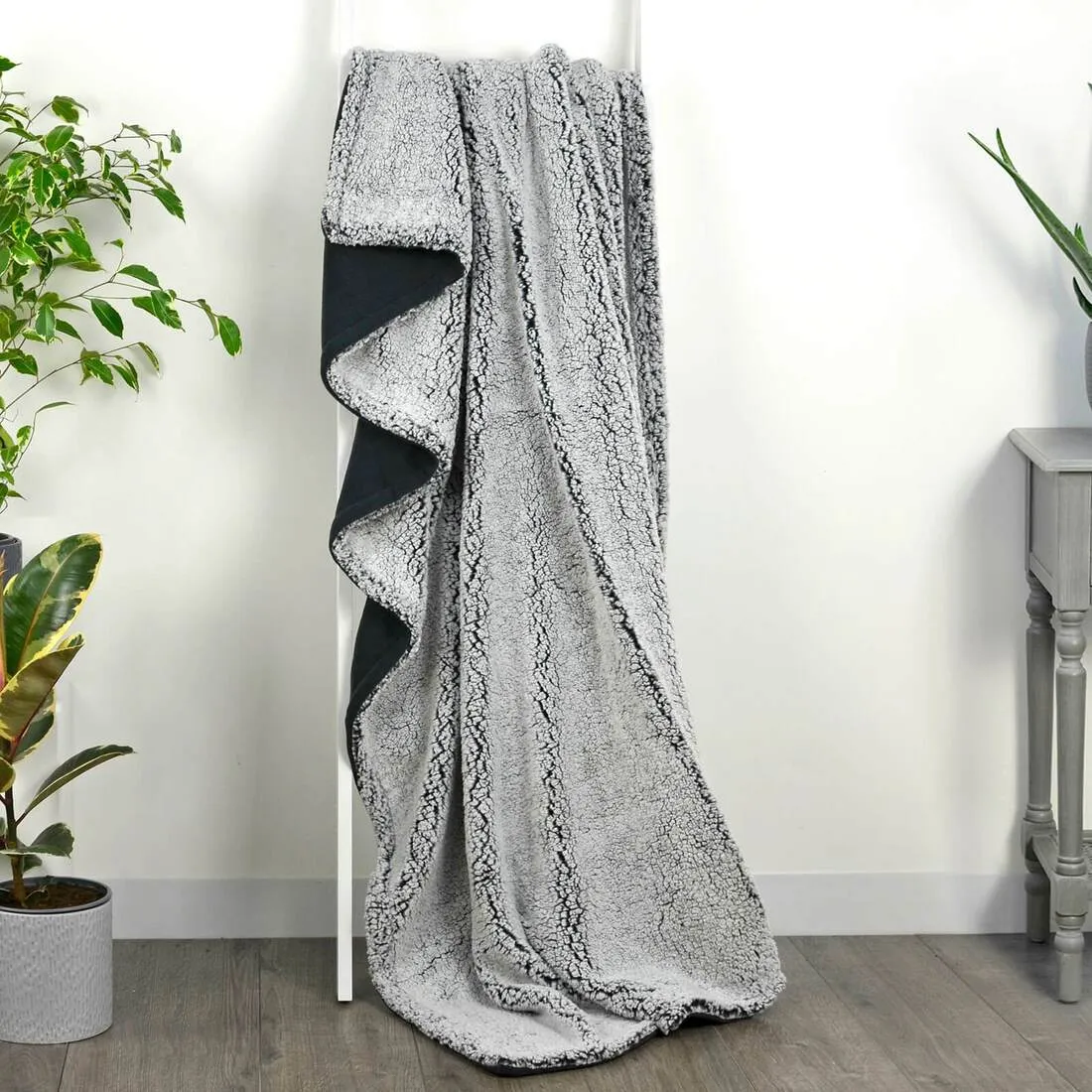 Hodge & Hodge Sherpa Fleece Blanket Throw Grey Reversible